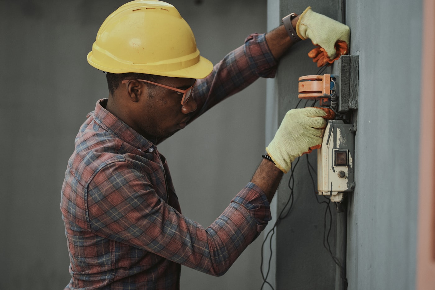 UM Plumbing technician working on a wall fixture